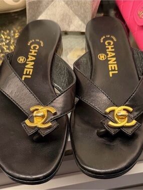 CHANEL Black Leather Gold CC Logo Thong Sandals